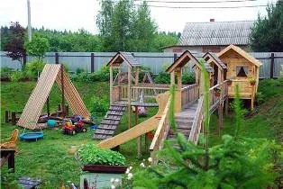 Детская площадка для дачи: дорогое ли это удовольствие?